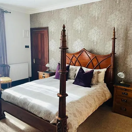 惠特比阿博特斯雷旅馆