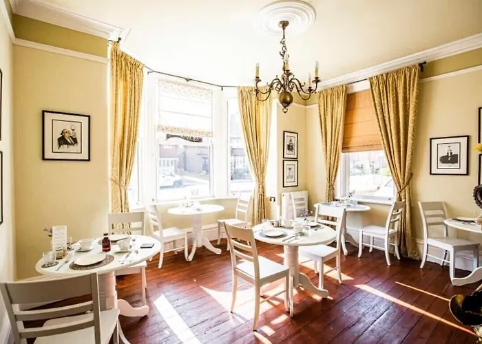 惠特比阿博特斯雷旅馆